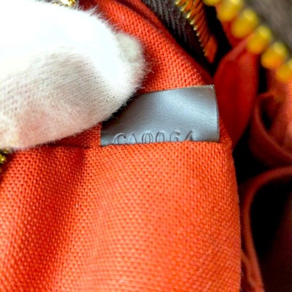 AUTHENTIC Louis Vuitton  Olav MM Shoulder Bag - Picture 14 of 14